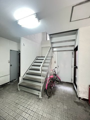中間東雲ハイツのエントランス