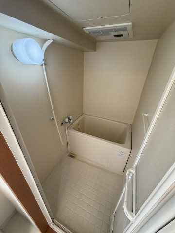 ワイズコート難波ウエストの浴室