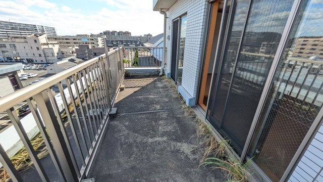 第18シントウキョウビルのバルコニー