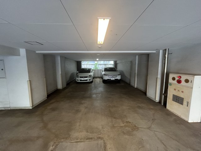 第18シントウキョウビルの駐車場