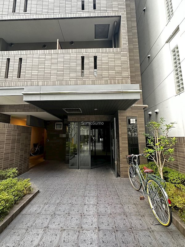 レジディア京町堀のエントランス