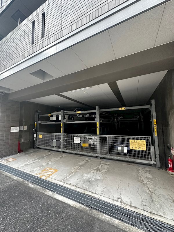 レジディア京町堀の駐車場
