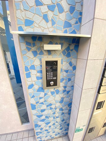 光Haus+里中の外観