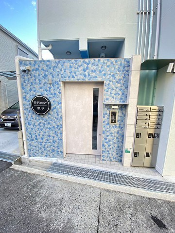 光Haus+里中の外観