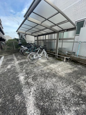 北夙川ハイツの駐車場