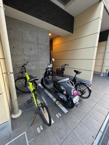 レジデンス本町の駐車場