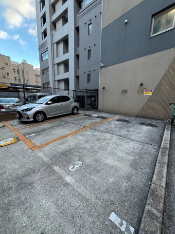 レジデンス本町の駐車場|駐車場があります
