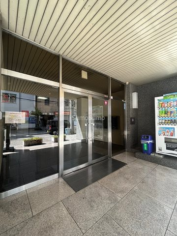 久保興産ビルのエントランス|エントランスです