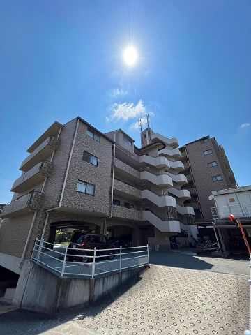 レジェンダリー小松の外観