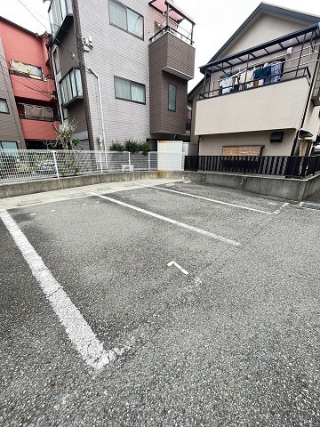 北仁川シティーハイツの駐車場
