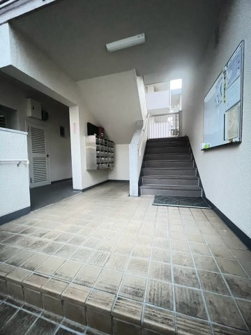 北野マンション1号棟のエントランス