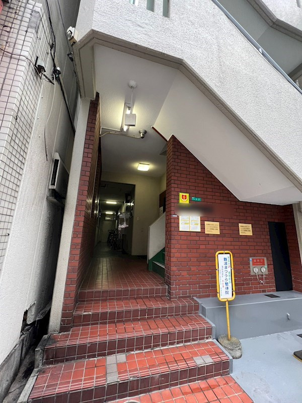 上垣第二ビルのエントランス|建物の内部です