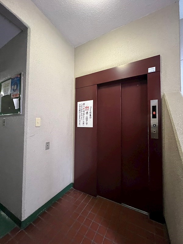 上垣第二ビルのロビー|毎日通るロビーはこのようになっています