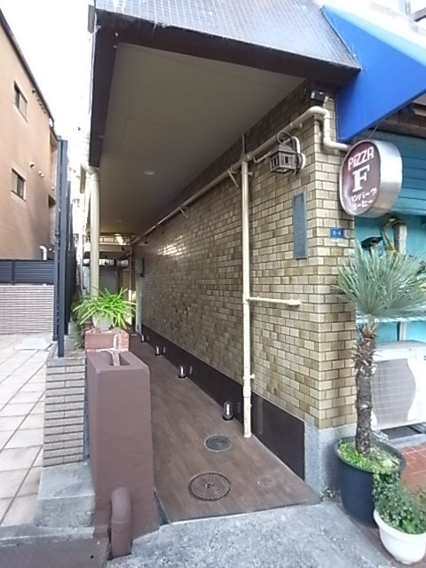五光マンションのエントランス