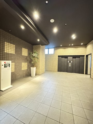 レジディア三宮東のロビー