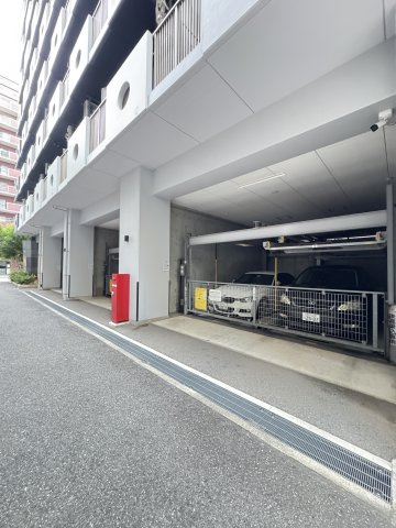 レジディア三宮東の駐車場
