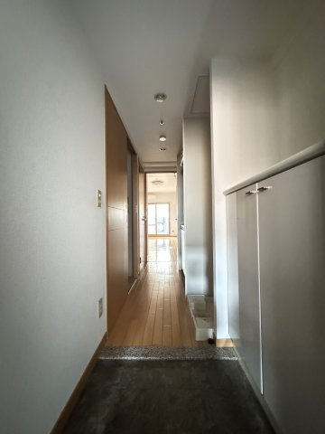 レジディア三宮東の玄関