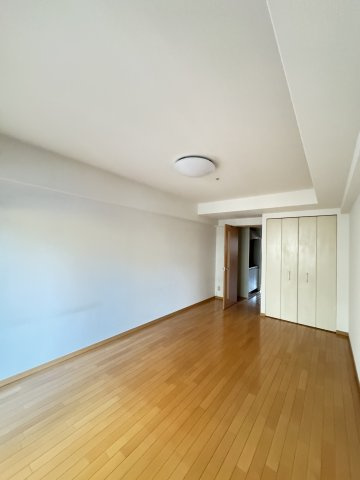 レジディア三宮東の寝室