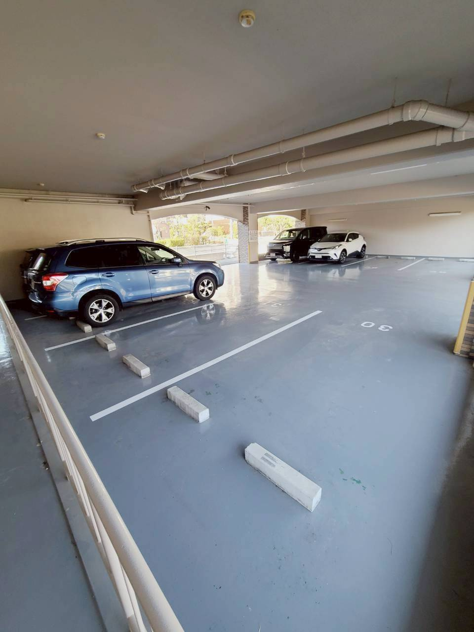 レジェンダリー小松の駐車場