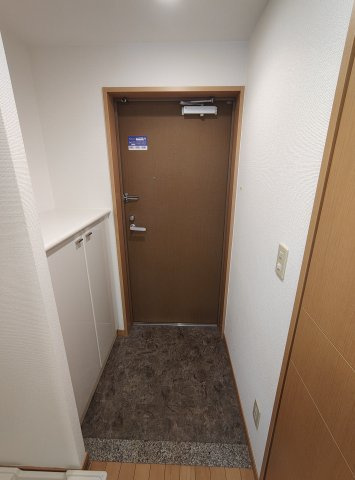 レジディア三宮東の玄関