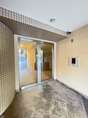 ワコーレ三宮ランドマークシティのエントランス