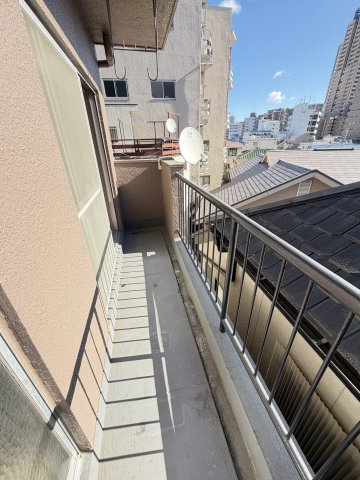 中山手ビルのバルコニー