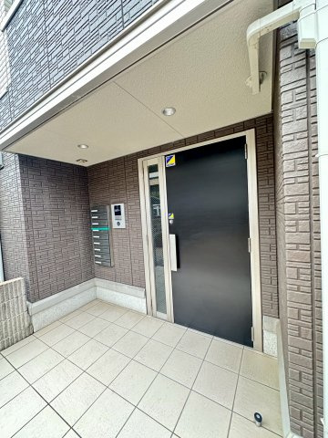 ワンウェーブ霞ヶ丘のエントランス|清潔なエントランスです