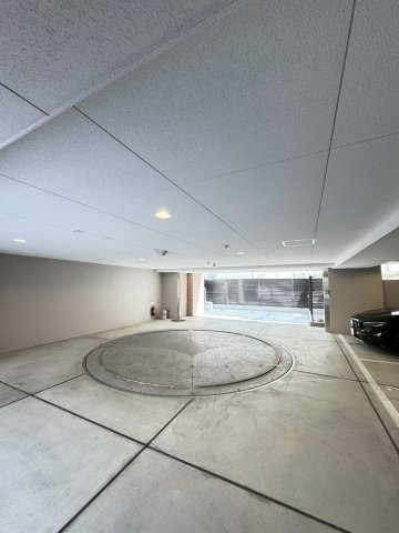 ワコーレ神戸北野坂LABELの駐車場