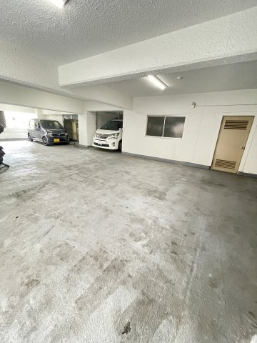 下山手セントラルハイツの駐車場