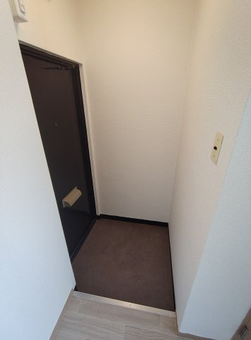 三山マンションの玄関