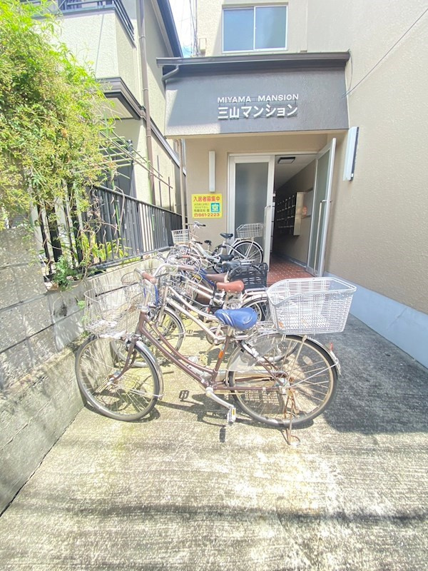 三山マンションのエントランス