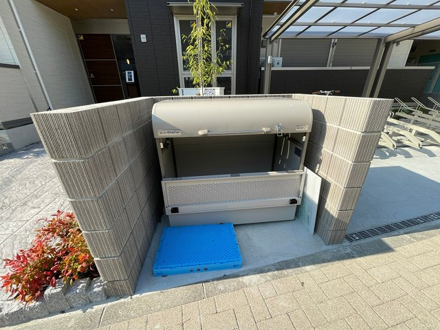 百花園EASTの外観