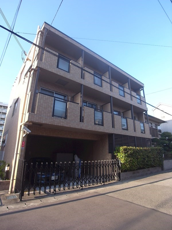 磯馴ミオ