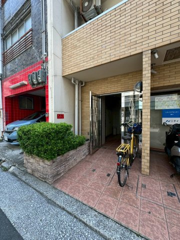 水木通マンションのエントランス