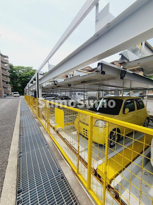 白鷹香枦園マンションの駐車場