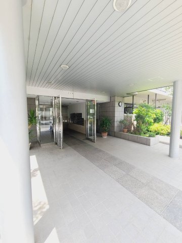 白鷹香枦園マンションのエントランス