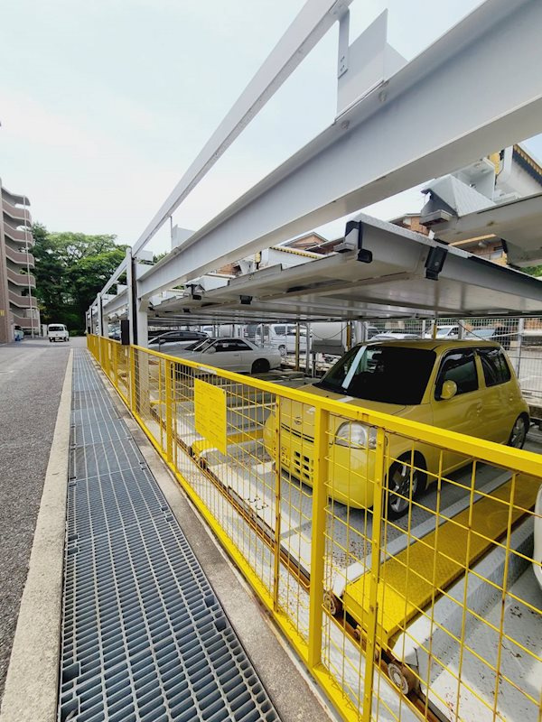 白鷹香枦園マンションの駐車場