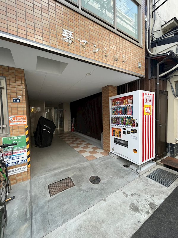 琴マンションのエントランス