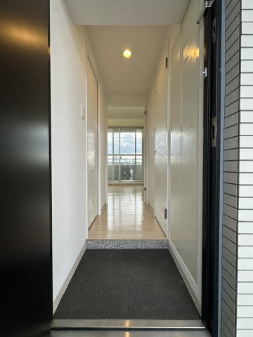 コスモリード谷町六丁目の玄関