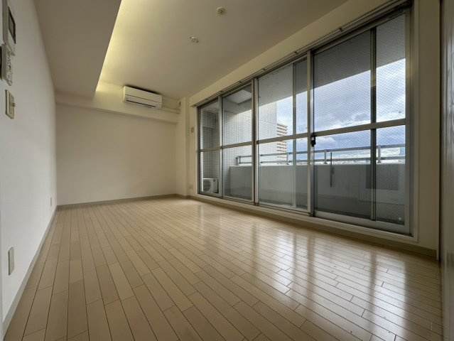 コスモリード谷町六丁目の洋室