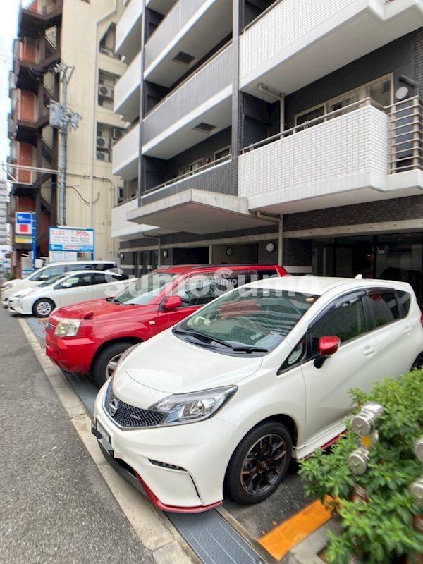 南堀江アパートメントグランデの駐車場