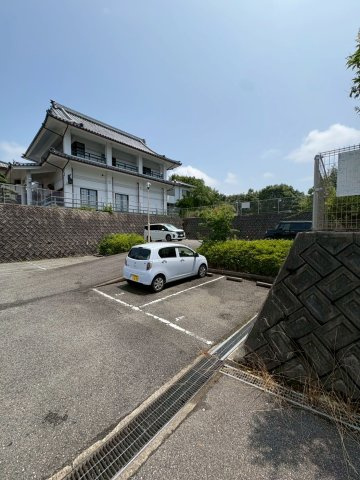 白川台藤ハイツの駐車場|カースペースがあります