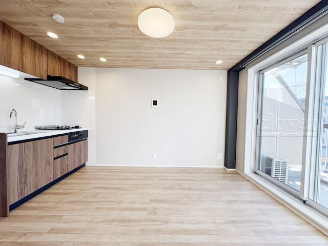 【居間・リビング】 | 狛江第3コーポラス | くつろぎの空間であるDKの様子。安心してくつろげるよう派手さは控えて、さりとて地味すぎもせず、あなたの生活を彩ってくれます。～即日のご見学可能～　お問合せはお気軽にどうぞ。