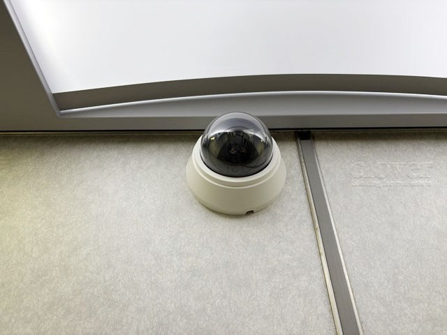 【防犯設備】 | 狛江第3コーポラス | 建物や敷地の隅々に目を光らせる防犯カメラが設置されています。現地を見学される際には、カメラの存在やその台数にも意識を払ってみてください。～即日のご見学可能～　お問合せはお気軽にどうぞ。