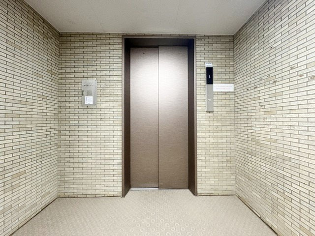 【設備】 | 狛江第3コーポラス | 無いと困ってしまう設備の筆頭がエレベーター。定期的なメンテナンスが必要な大型機械です。よく整備されていることをご確認ください。～即日のご見学可能～　お問合せはお気軽にどうぞ。