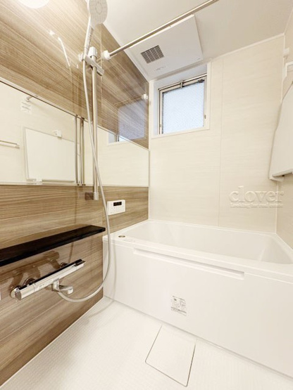 【浴室】 | 狛江第3コーポラス | 浴室乾燥機能付き　疲れと汚れを落として明日への活力を蓄える、癒しの空間＝バスルーム。とても大切な設備です。浴槽も洗い場も美しく整っています。～即日のご見学可能～　お問合せはお気軽にどうぞ。