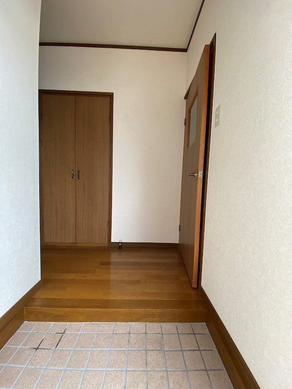 灘北ハイツの玄関