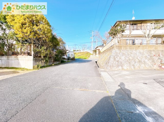 いわき市金山町南台　中古戸建の前面道路含む現地写真