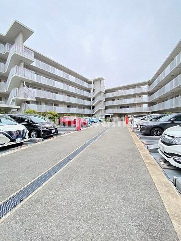 甲子園六石町ハイツの外観