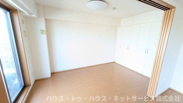 第18シントウキョウビルの洋室